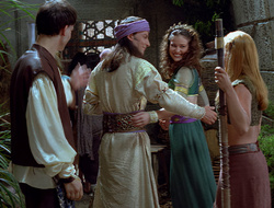 extant_XenaWarriorPrincess_2x16-ForHimtheBellTolls_03496
