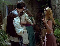 extant_XenaWarriorPrincess_2x16-ForHimtheBellTolls_03498