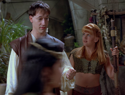 extant_XenaWarriorPrincess_2x16-ForHimtheBellTolls_03531