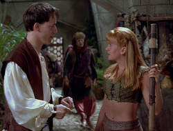 extant_XenaWarriorPrincess_2x16-ForHimtheBellTolls_03538