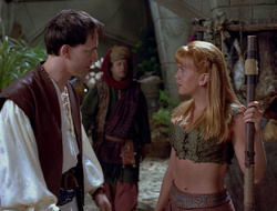 extant_XenaWarriorPrincess_2x16-ForHimtheBellTolls_03540