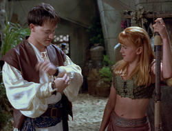 extant_XenaWarriorPrincess_2x16-ForHimtheBellTolls_03547