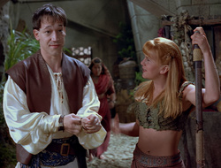 extant_XenaWarriorPrincess_2x16-ForHimtheBellTolls_03556