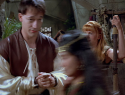 extant_XenaWarriorPrincess_2x16-ForHimtheBellTolls_03558
