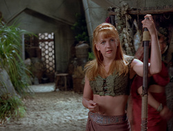 extant_XenaWarriorPrincess_2x16-ForHimtheBellTolls_03560