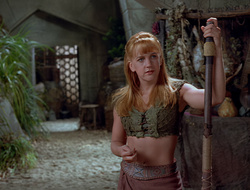 extant_XenaWarriorPrincess_2x16-ForHimtheBellTolls_03562
