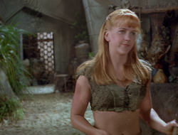 extant_XenaWarriorPrincess_2x16-ForHimtheBellTolls_03564