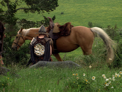 extant_XenaWarriorPrincess_2x16-ForHimtheBellTolls_03660