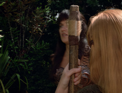 extant_XenaWarriorPrincess_2x16-ForHimtheBellTolls_03671