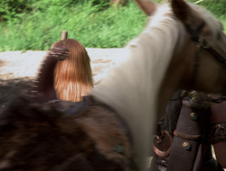 extant_XenaWarriorPrincess_2x16-ForHimtheBellTolls_03688