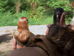 extant_XenaWarriorPrincess_2x16-ForHimtheBellTolls_03689
