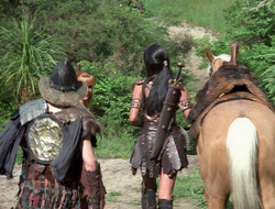 extant_XenaWarriorPrincess_2x16-ForHimtheBellTolls_03693