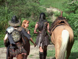extant_XenaWarriorPrincess_2x16-ForHimtheBellTolls_03694