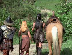 extant_XenaWarriorPrincess_2x16-ForHimtheBellTolls_03695