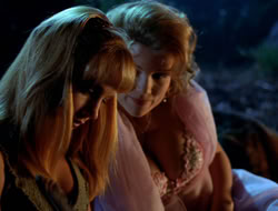 extant_XenaWarriorPrincess_3x10-TheQuillIsMightier_00311