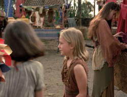 extant_XenaWarriorPrincess_4x03_AFamilyAffair_00306