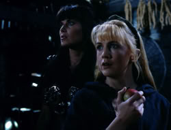 extant_XenaWarriorPrincess_4x03_AFamilyAffair_01011