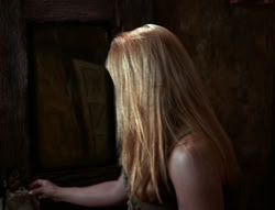 extant_XenaWarriorPrincess_4x03_AFamilyAffair_02907