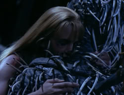 extant_XenaWarriorPrincess_4x03_AFamilyAffair_03475