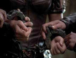 extant_XenaWarriorPrincess_4x07-LockedUpAndTiedDown_0297