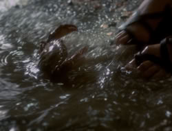 extant_XenaWarriorPrincess_4x07-LockedUpAndTiedDown_0573