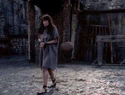 extant_XenaWarriorPrincess_4x07-LockedUpAndTiedDown_1465