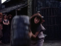 extant_XenaWarriorPrincess_4x07-LockedUpAndTiedDown_1816