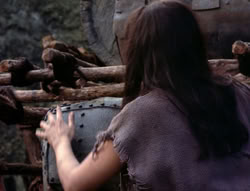 extant_XenaWarriorPrincess_4x07-LockedUpAndTiedDown_1834