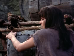 extant_XenaWarriorPrincess_4x07-LockedUpAndTiedDown_1836