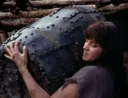 extant_XenaWarriorPrincess_4x07-LockedUpAndTiedDown_1843