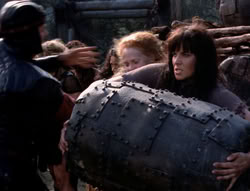 extant_XenaWarriorPrincess_4x07-LockedUpAndTiedDown_1877