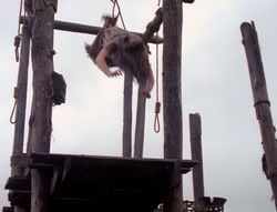 extant_XenaWarriorPrincess_4x07-LockedUpAndTiedDown_1914