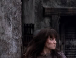 extant_XenaWarriorPrincess_4x07-LockedUpAndTiedDown_1940