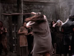 extant_XenaWarriorPrincess_4x07-LockedUpAndTiedDown_1948