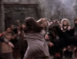 extant_XenaWarriorPrincess_4x07-LockedUpAndTiedDown_1957