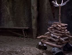 extant_XenaWarriorPrincess_4x07-LockedUpAndTiedDown_2040