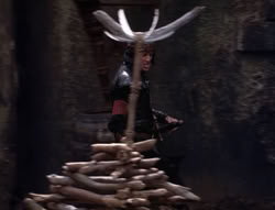 extant_XenaWarriorPrincess_4x07-LockedUpAndTiedDown_2053