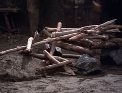 extant_XenaWarriorPrincess_4x07-LockedUpAndTiedDown_2055