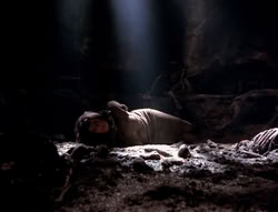 extant_XenaWarriorPrincess_4x07-LockedUpAndTiedDown_2744