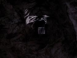 extant_XenaWarriorPrincess_4x07-LockedUpAndTiedDown_2968