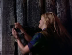 extant_XenaWarriorPrincess_4x07-LockedUpAndTiedDown_3160