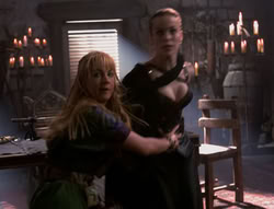 extant_XenaWarriorPrincess_4x07-LockedUpAndTiedDown_3166