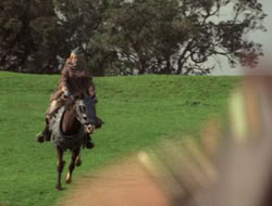 4x08-Crusader_000143