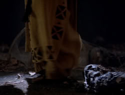 extant_XenaWarriorPrincess_5x02_Chakram_0177