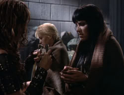 extant_XenaWarriorPrincess_5x02_Chakram_0312