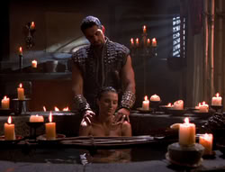 extant_XenaWarriorPrincess_5x02_Chakram_1924