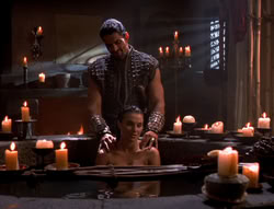 extant_XenaWarriorPrincess_5x02_Chakram_1931
