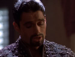 extant_XenaWarriorPrincess_5x02_Chakram_1945