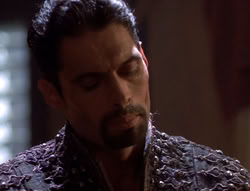 extant_XenaWarriorPrincess_5x02_Chakram_1950