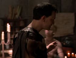 extant_XenaWarriorPrincess_5x02_Chakram_2088